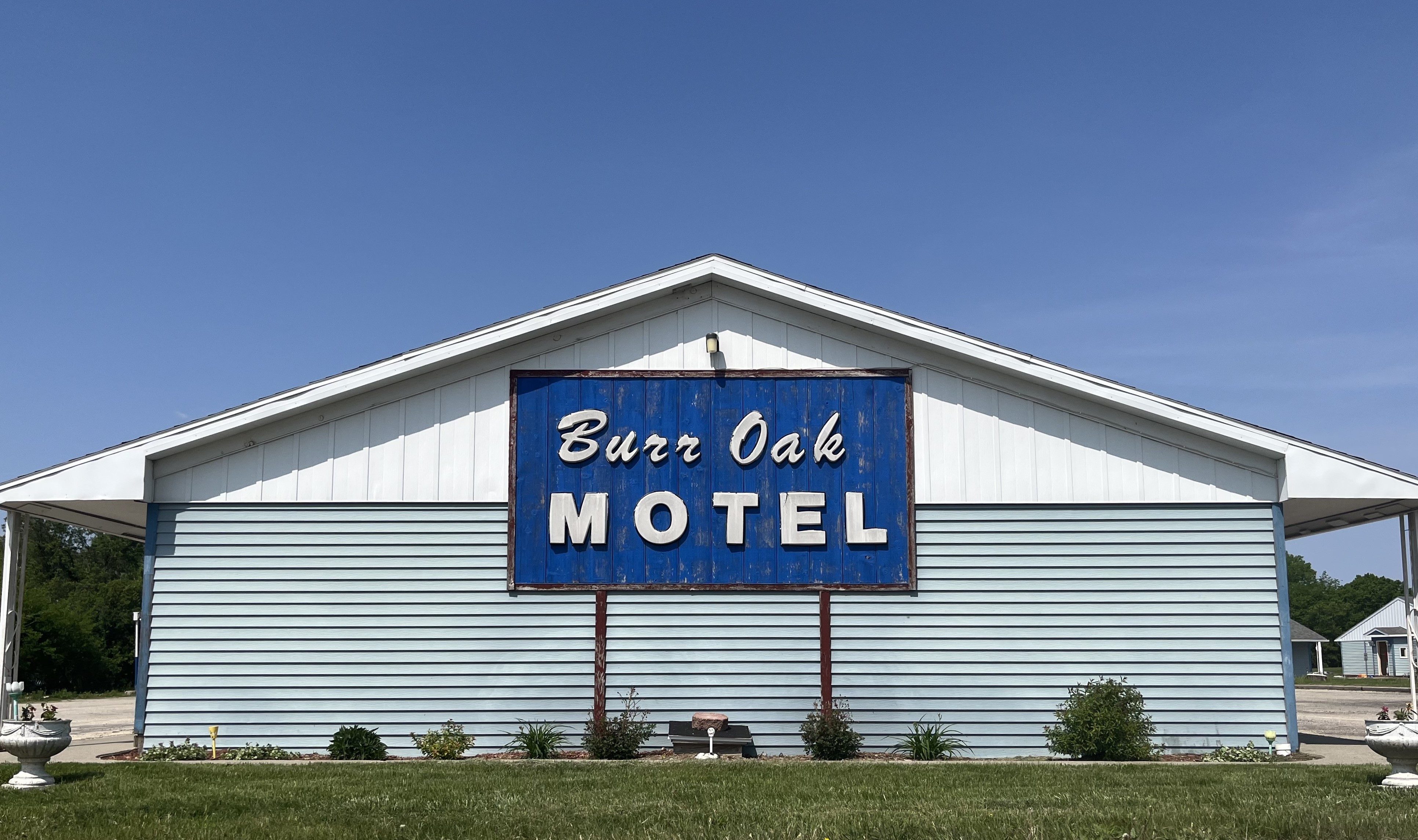 Burr Oak Motel exterior view